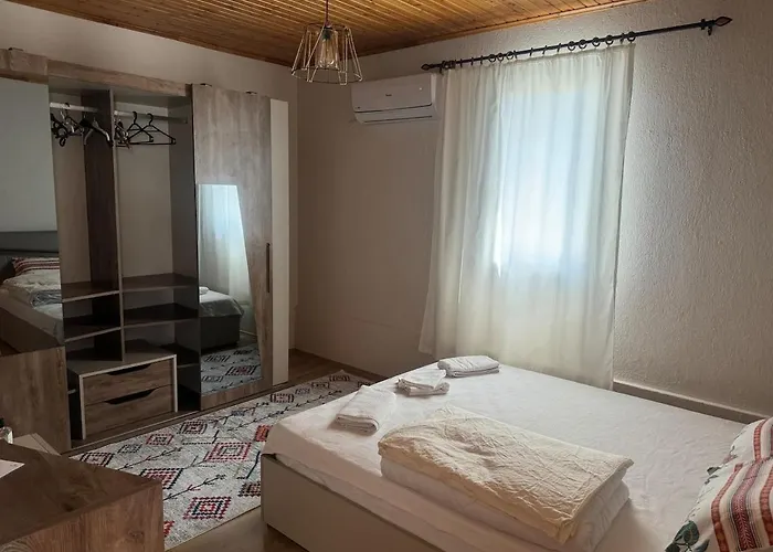 1 Bedroom Close To Bus Station And Mall 200 Mb Wifi Apartment *